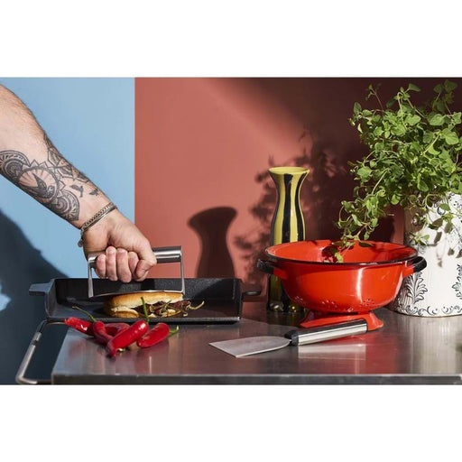 Gjutjärnsbricka med smashburger-kit